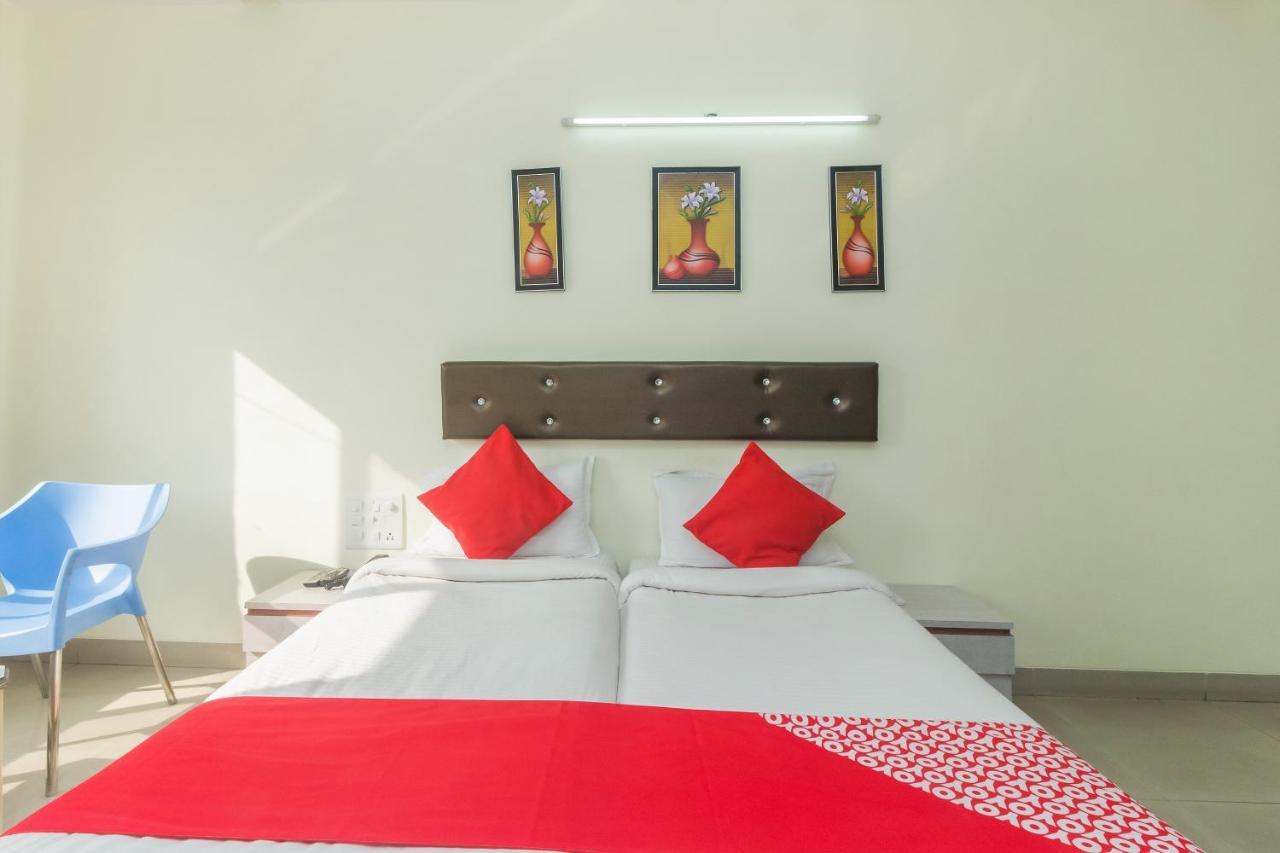 Flagship 4387 Hotel Theem Plaaza Nashik Esterno foto